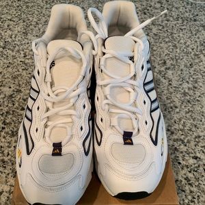 Adidas men’s running shoe